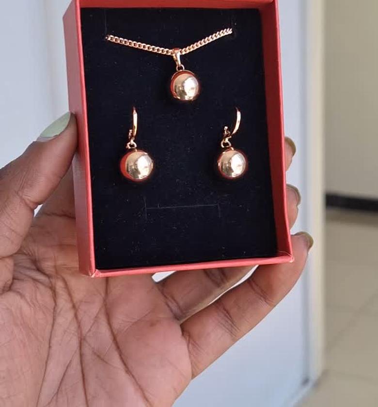 hypollargenic non tarnish and anti fading gold coated necklace  and earrings set image