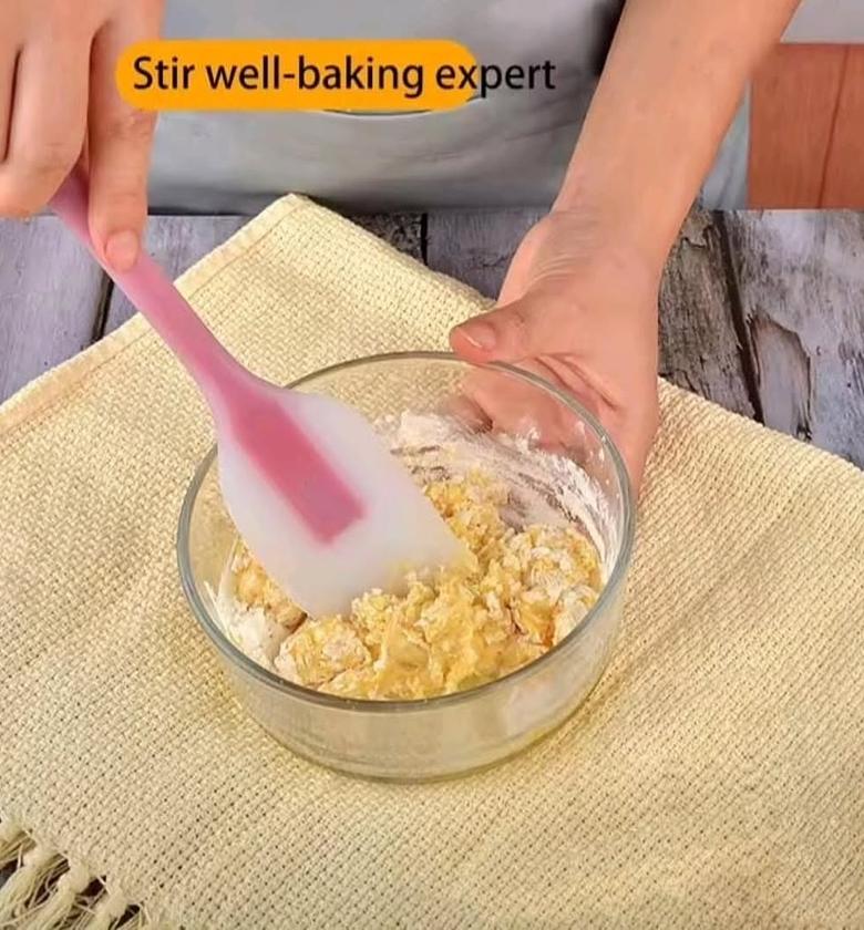 TRANSLUCENT cream spatula. image