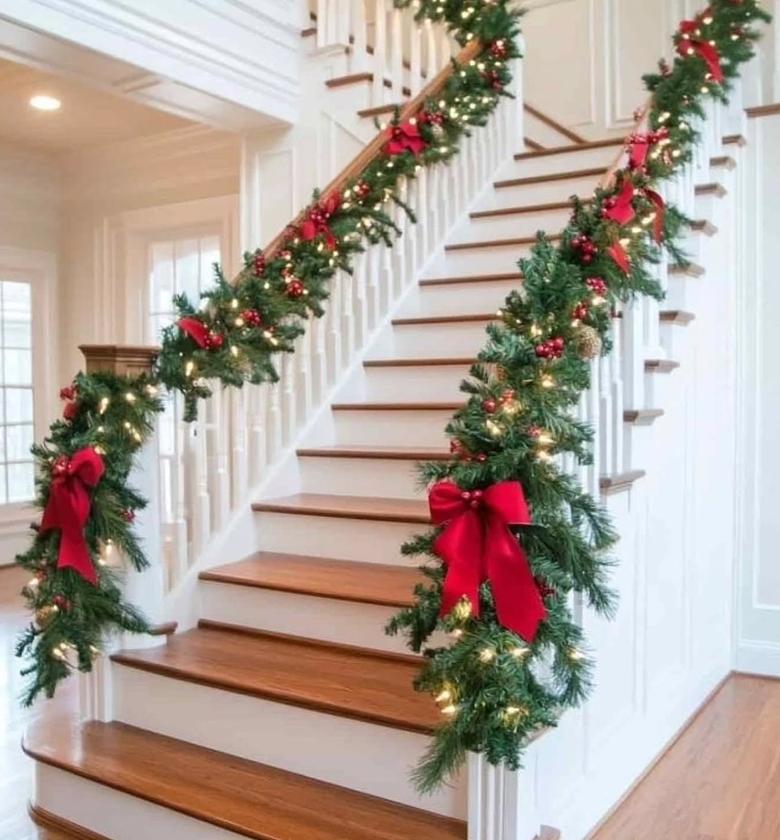 EverPine 2.5Metre PVC Christmas Garland with Cones & Berries image