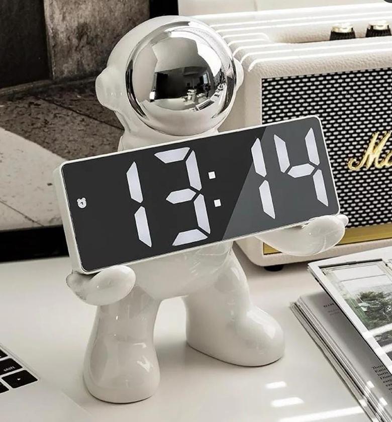 Creative astronaut clock  image