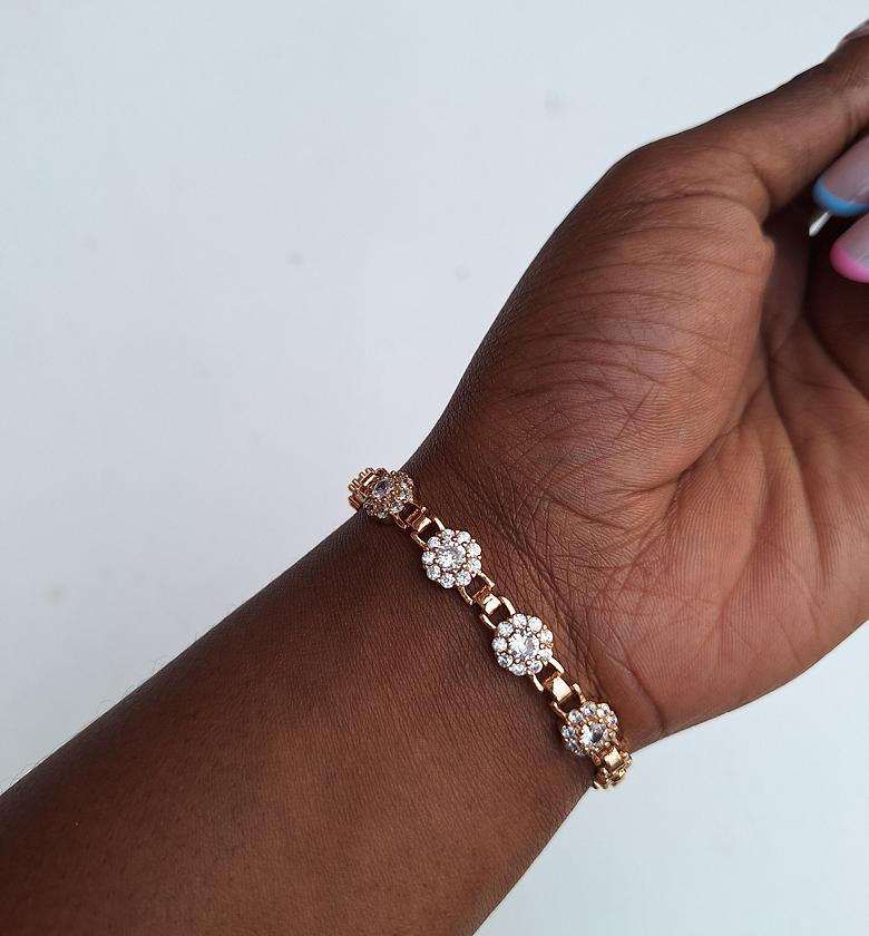 Hypoallergenic, non-tarnish, and anti-fading Gold Coated Bracelet✨️ KES 1500/= image