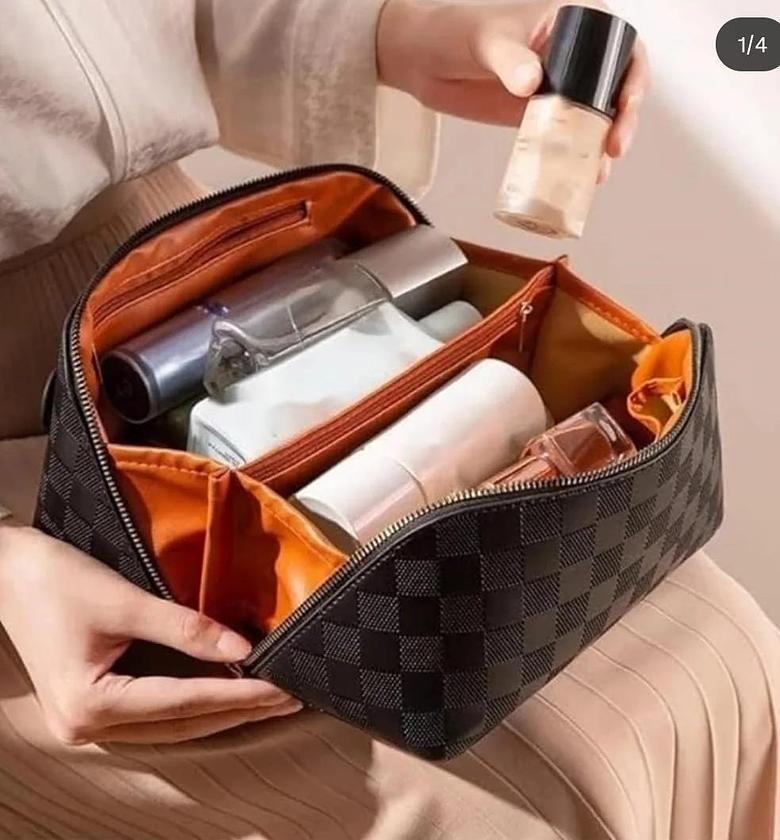 Cosmetic Bag/Toiletries Travel Bag image