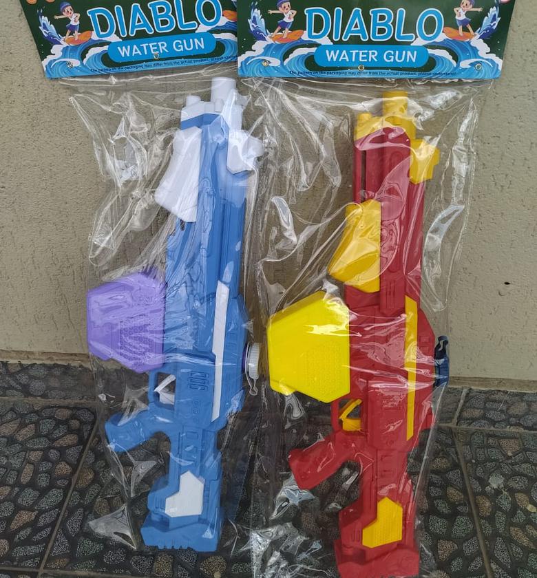 Blue/Red High Water Soakers 800ML Capacity Large Range Water Soakers image