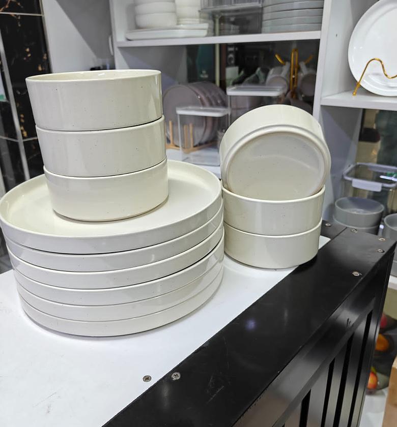 Premium quality bowls and plates set  image
