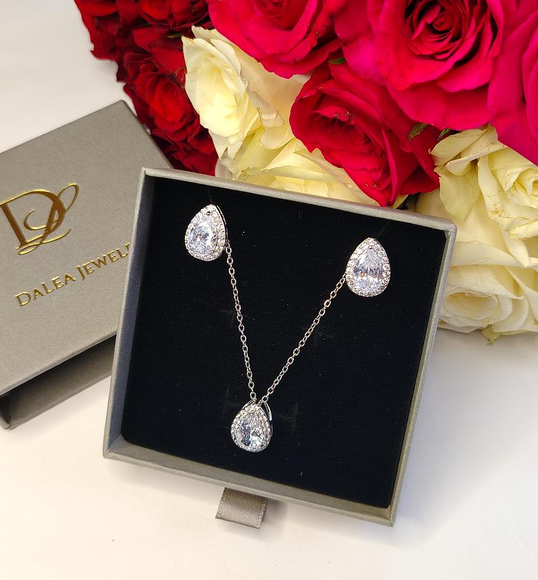 Jewellery Set & Body Mist Gift Set  image