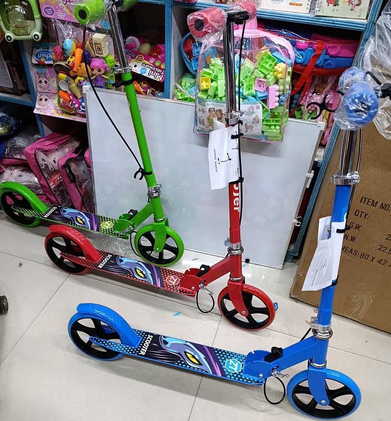 SCOOTERS WITH BRAKES Two-wheel kick scooter image