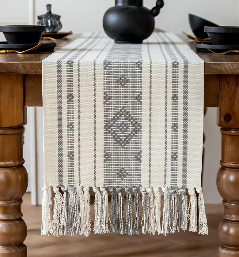 Quality linen table runners. image
