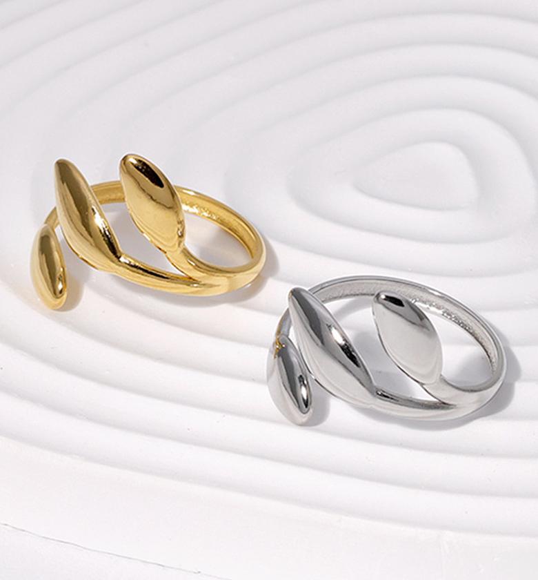 The Olio Leaf Ring image