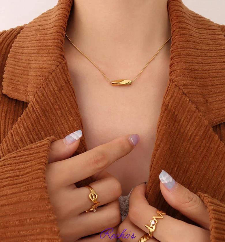 Short bar necklace image