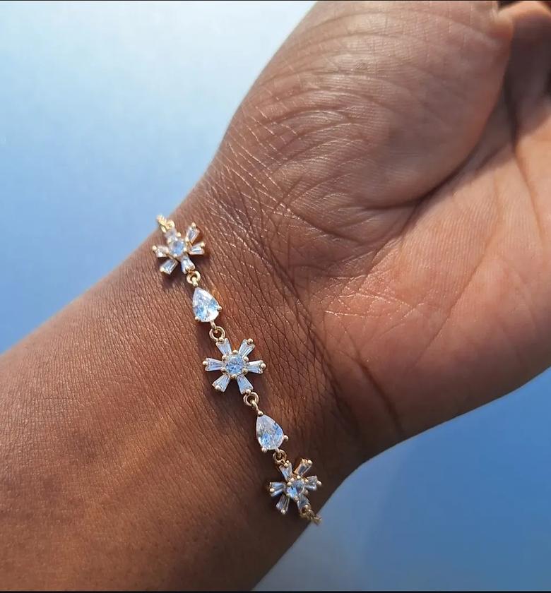 Hypoallergenic, non-tarnish, and anti-fading Gold Coated Bracelet✨️ KES 1300/= image