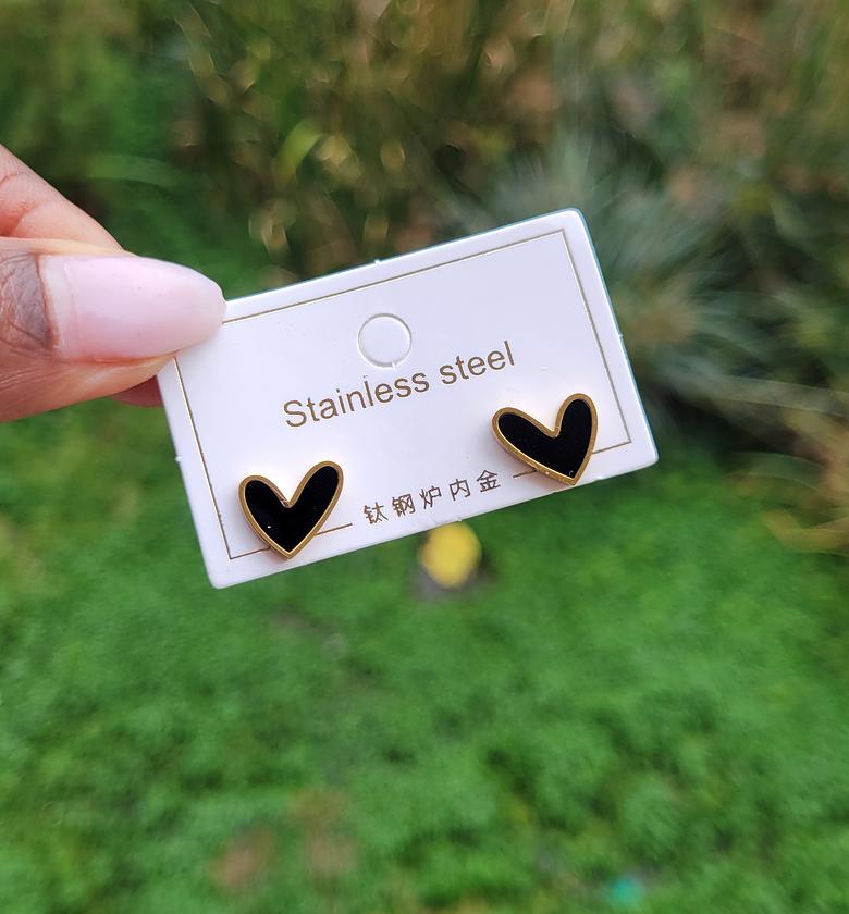 Love heart earings image