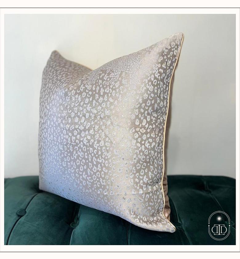 Luxe jacquard cushion cover (light grey and gold cheetah print) image