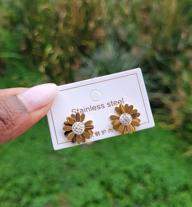 Sunflower stud image