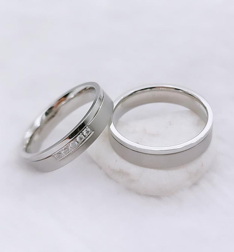 Couple wedding bands  image