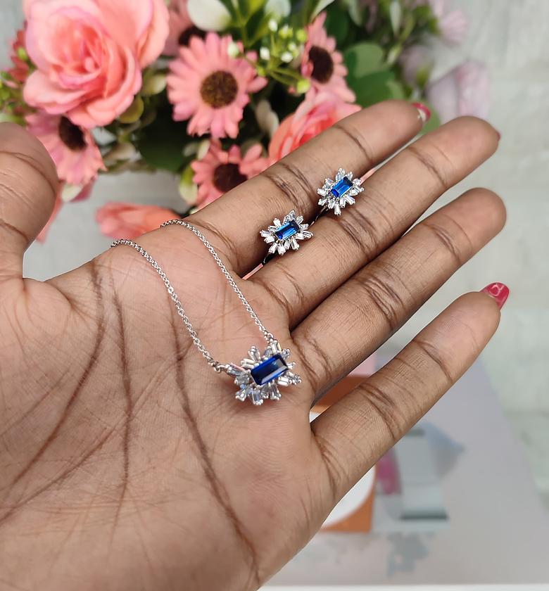 Siri Set Necklace+ Tiny Hoops image