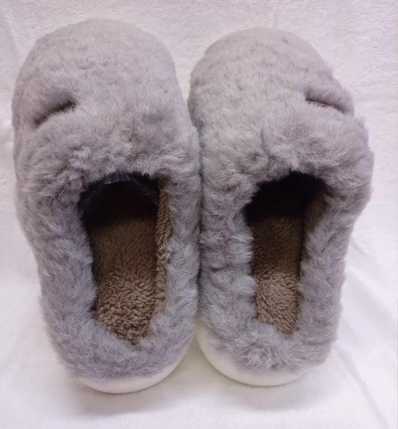 FLUFFY SLIPPERS. Indoor Comfortable Fluffy Slippers image
