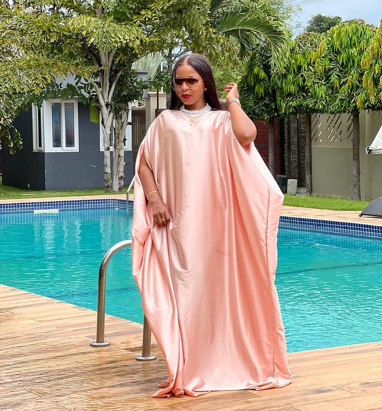 Elegant Luxe Dera image