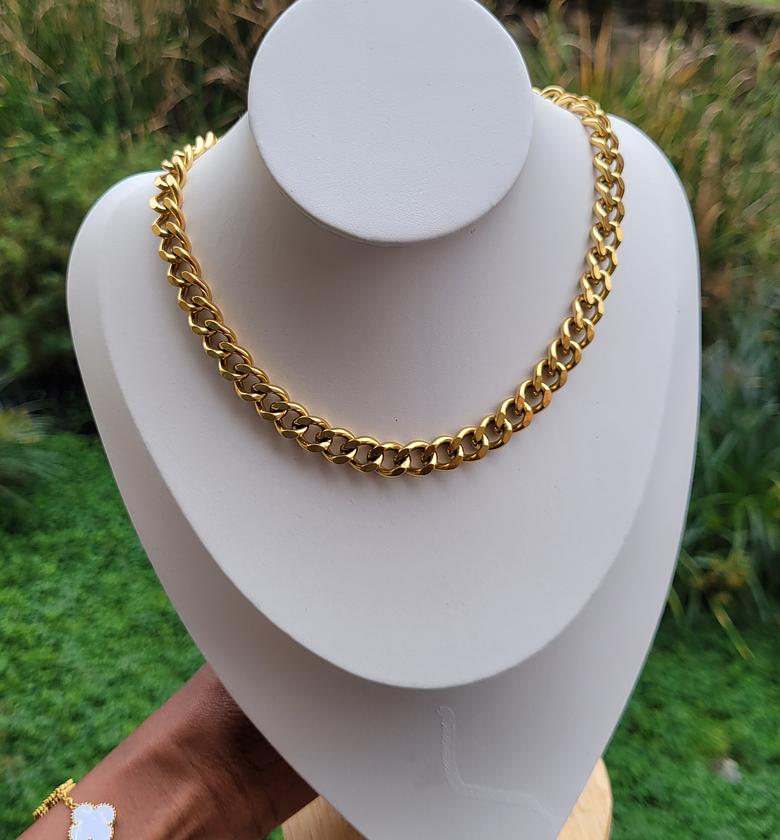 Chunky gold necklace  image