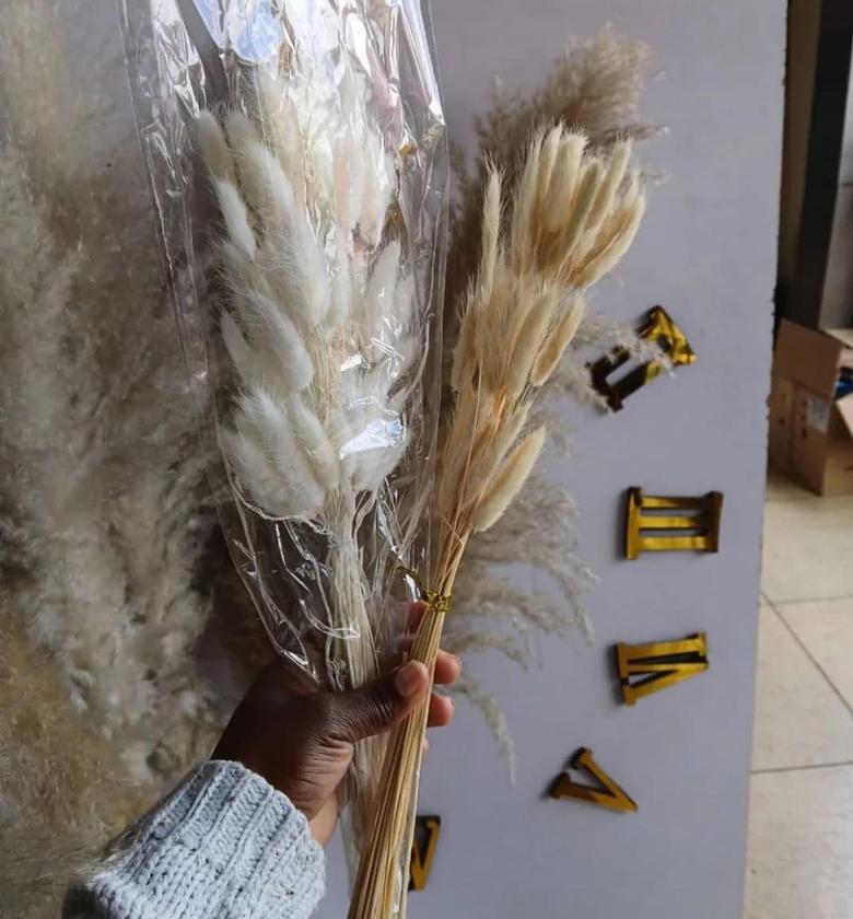 Bunnies vase decor artificial flowers. image