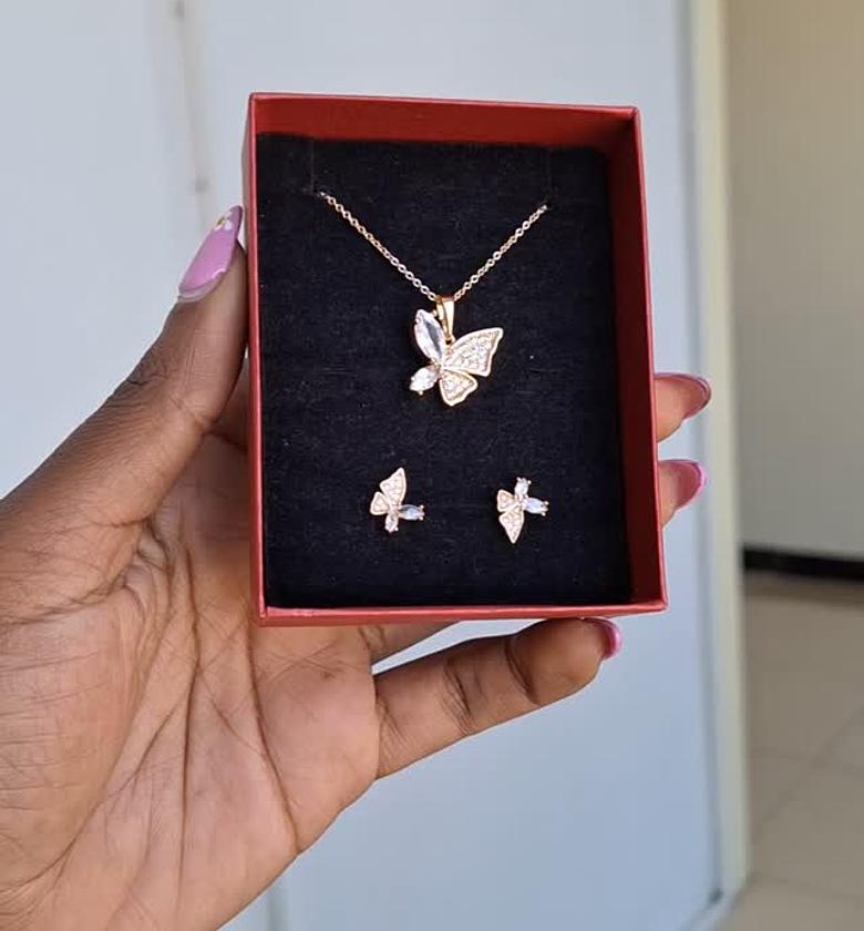 hypollargenic non tarnish and anti fading gold coated necklace and earrings set image