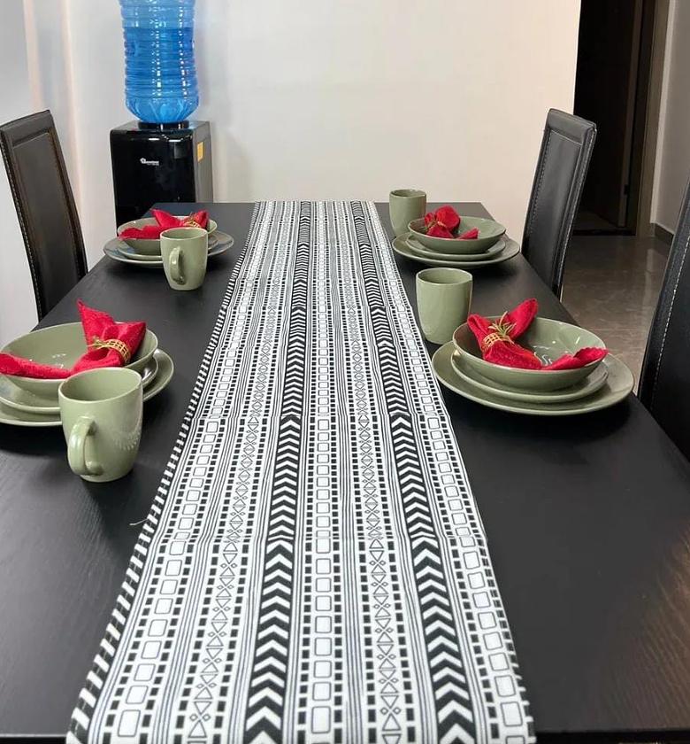 Unique and elegant table runners image
