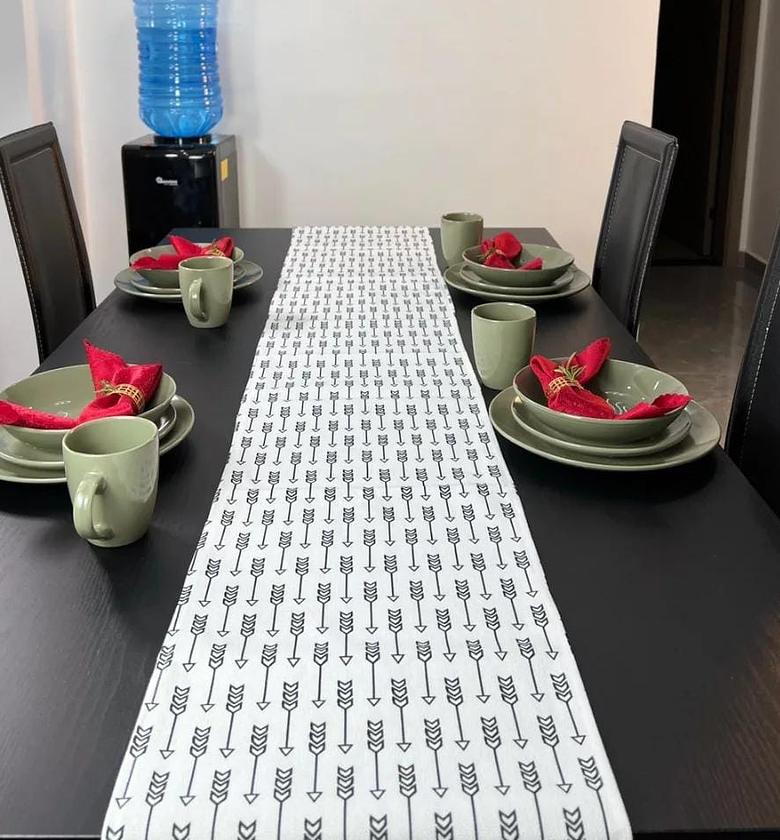 Unique and elegant table runners image