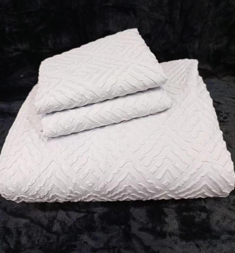 Luxury Tufted Design Duvet Cover set. image
