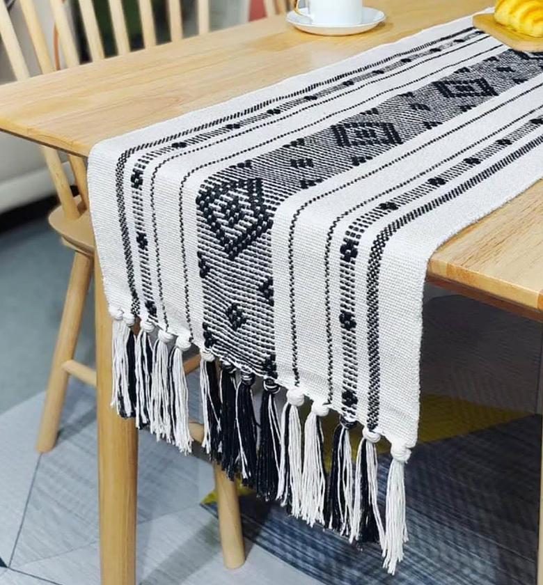 Cotton linen table runner. image