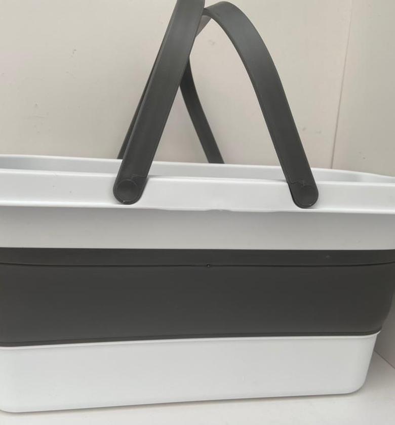 COLLAPSIBLE BUCKET. Portable collapsible bucket image