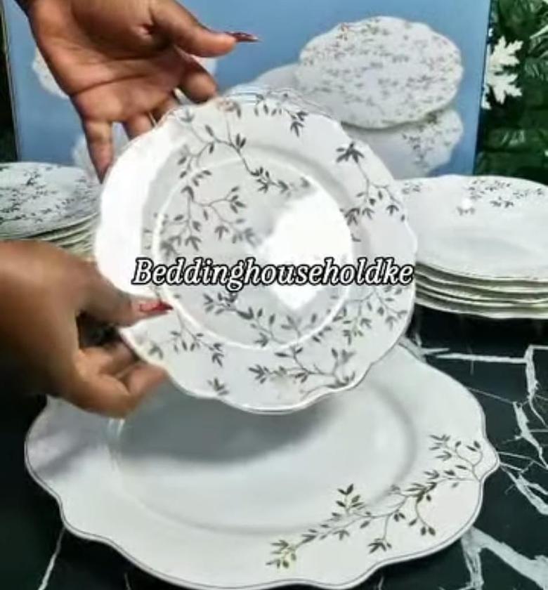 24pcs Porcelain Dinner set. image