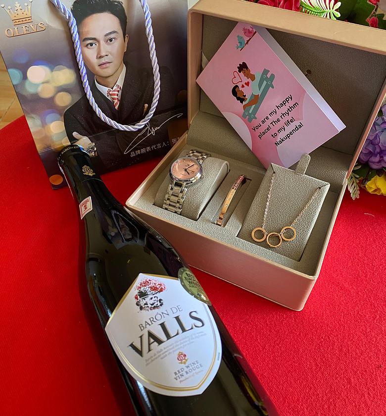 VALENTINES LADIES GIFT SET. Olevs Set X BARON RED WINE image