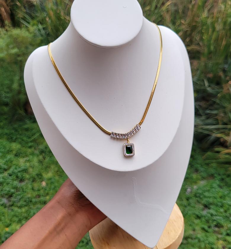 Emerald green necklace  image