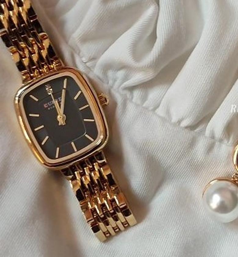Elegant Gold Watch image