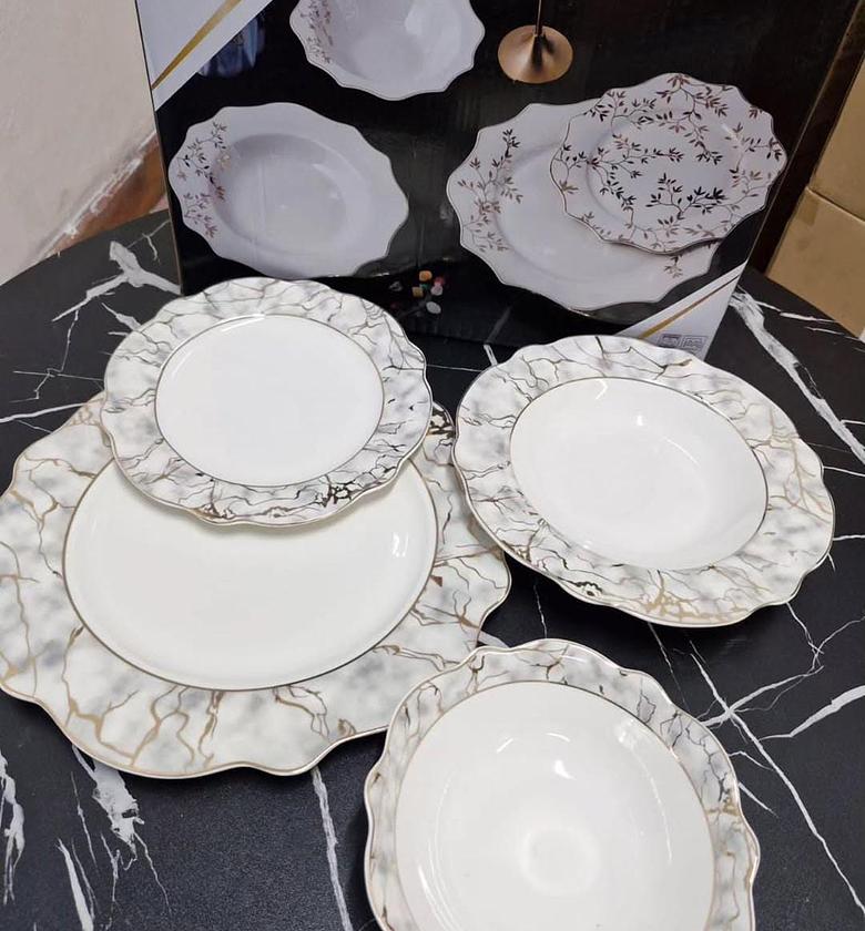 24pcs Porcelain Dinner set. image