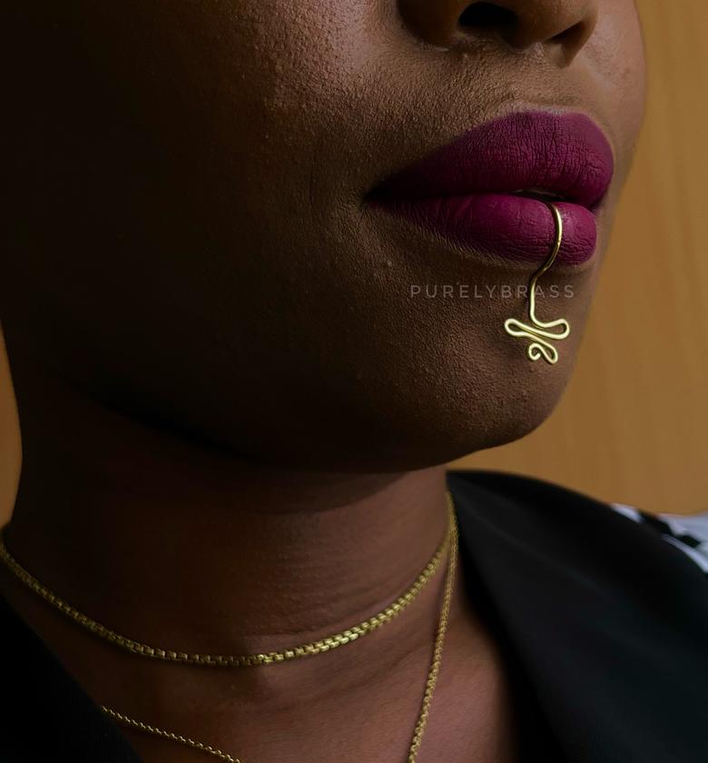 Nagi Faux Lip Cuff image