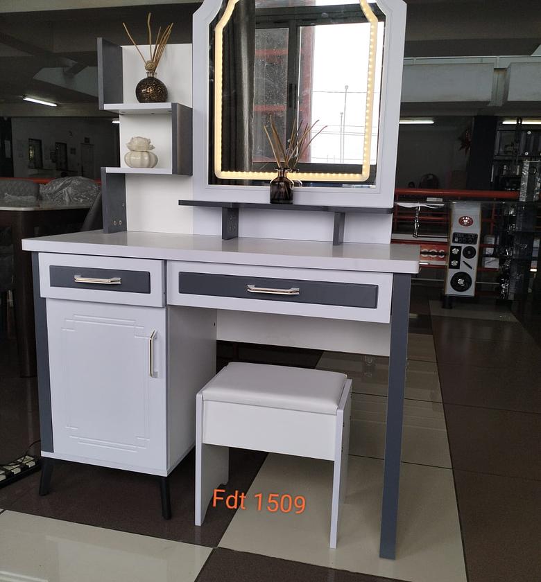 DRESSING TABLE. Executive  Big dressing table with sliding mirror image