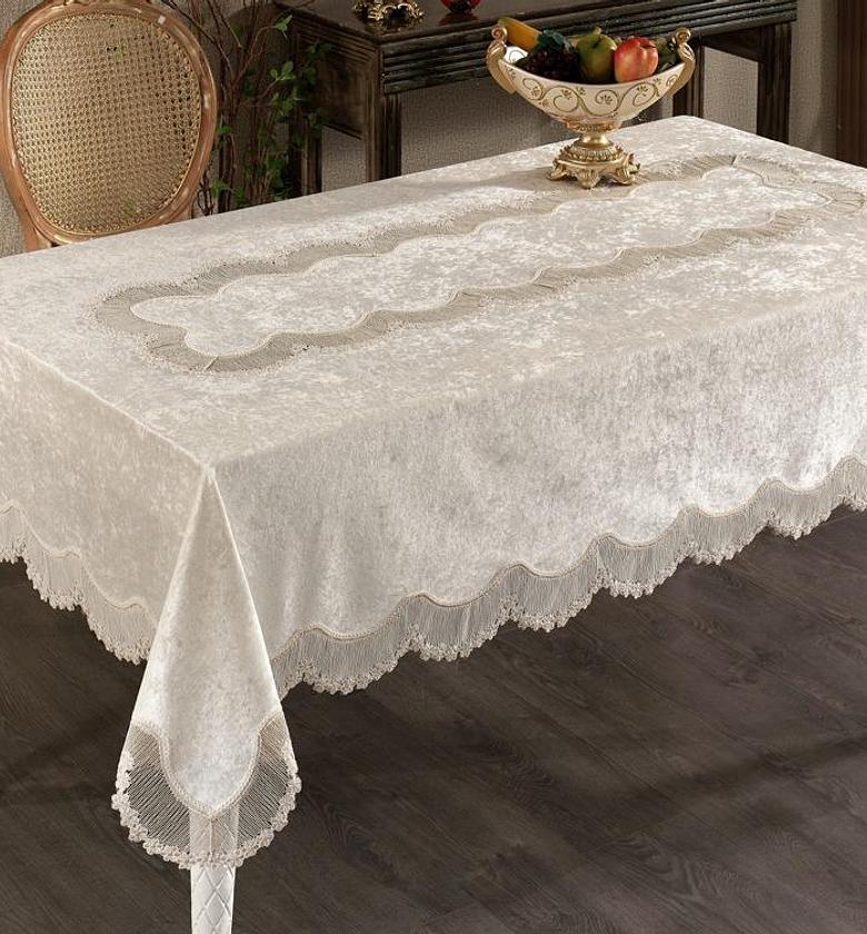 Elegant velvet 8 seater table cloth image