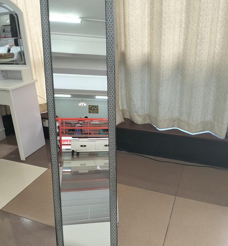 DRESSING MIRROR. Executive white dressing mirror  image