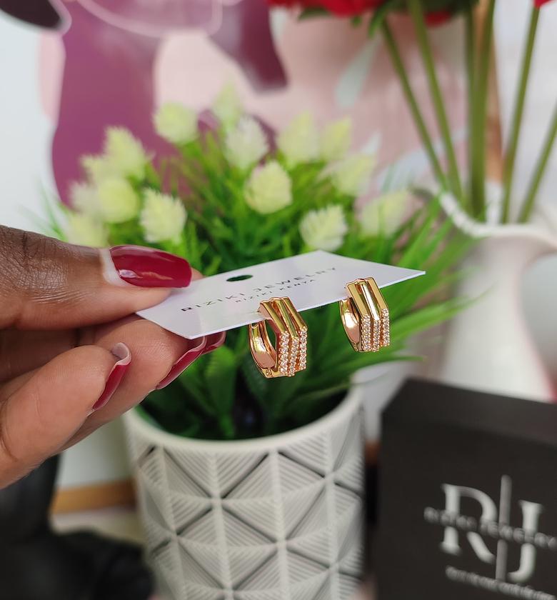  red rose earrings image