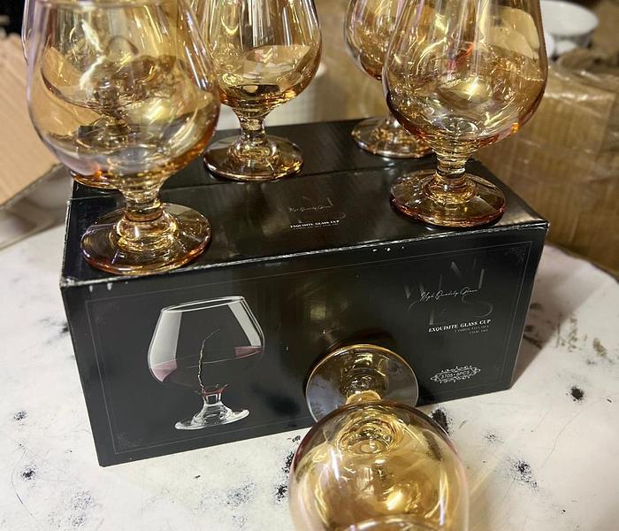 Golden 6 pcs wine /juice glass image