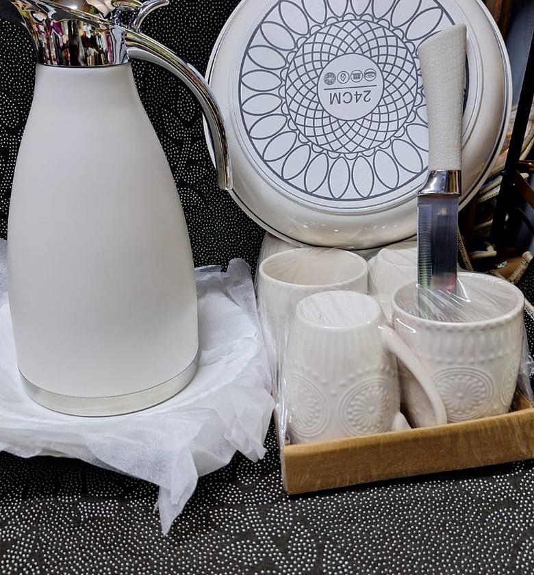 DINNER SET. 15pcs dinner set 1flask white 2l,6pcs white ceramic plates,6 pcs cups white + 1pc stone pan 24cm  + 1 ever sharp knife image
