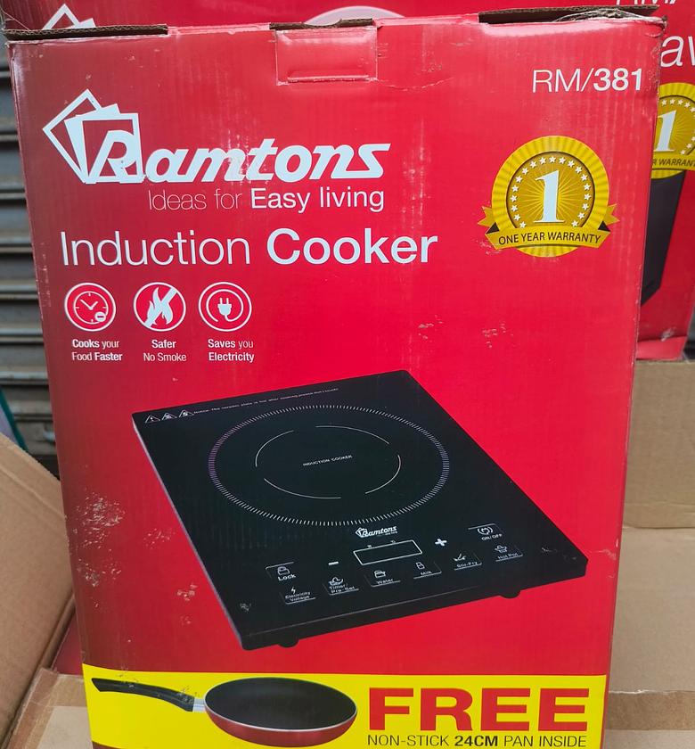COOKER. Ramtons induction cooker with free pan image