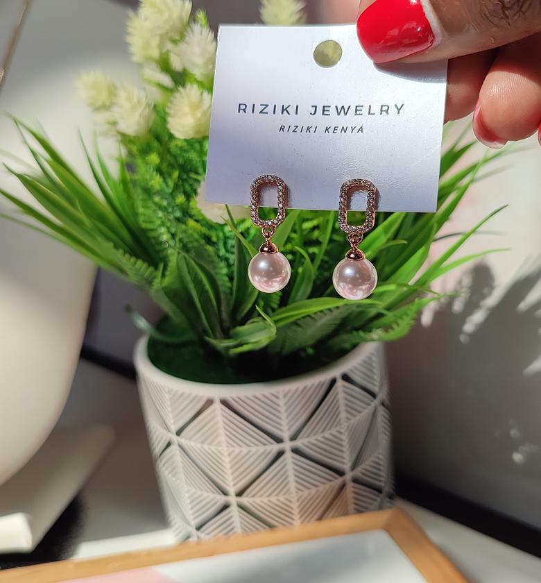 Umi Stud Earrings  image