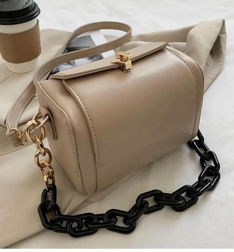 Ari Ladies Box Handbag image