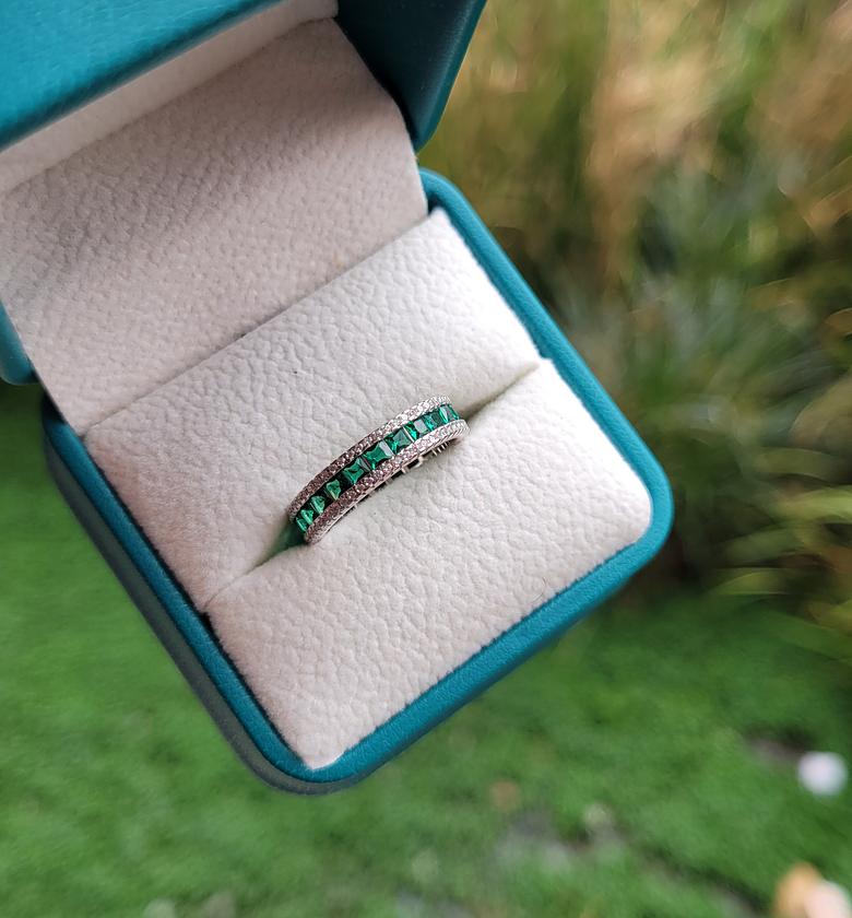 Emerald green ring  image