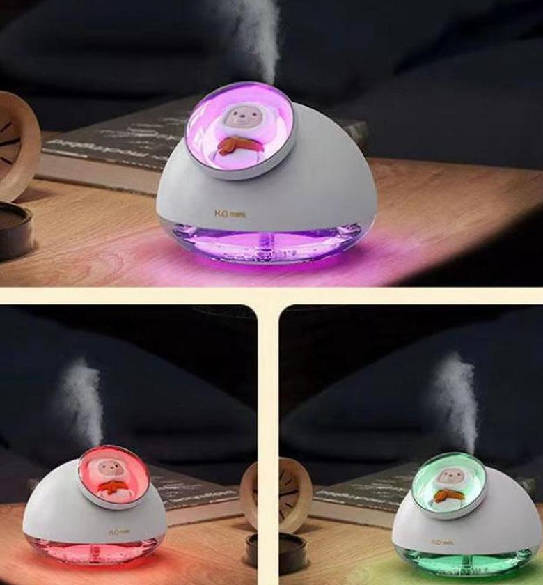HUMIDIFIER. 200ml astronaut humidifier changing colour image
