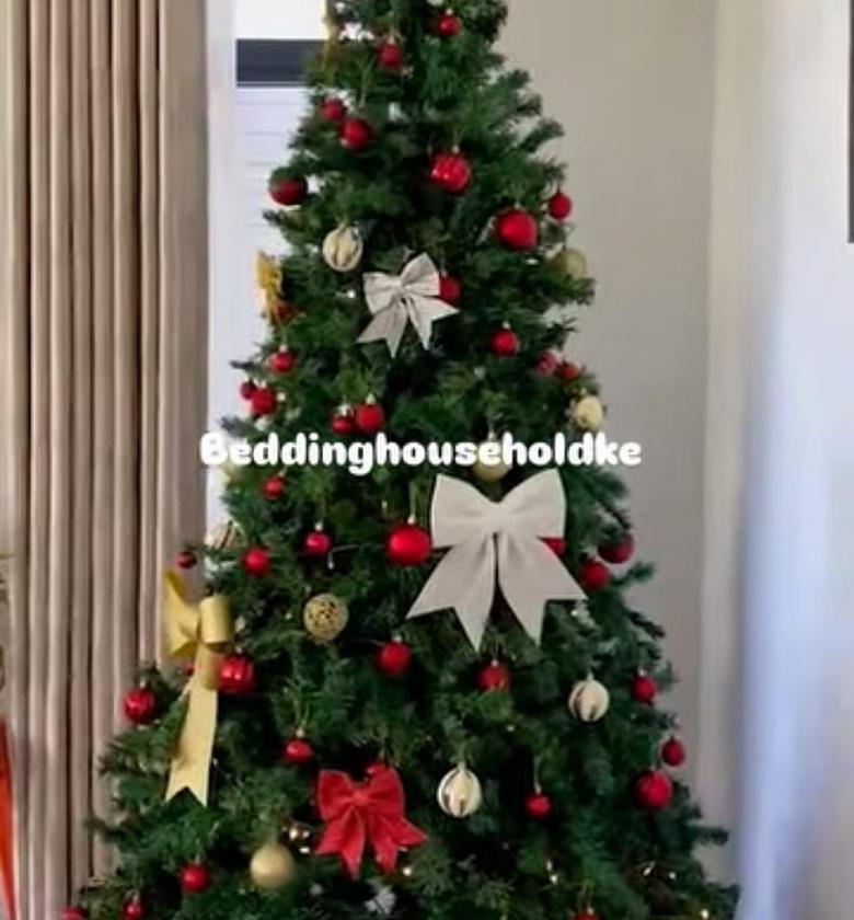 Green Christmas Tree image