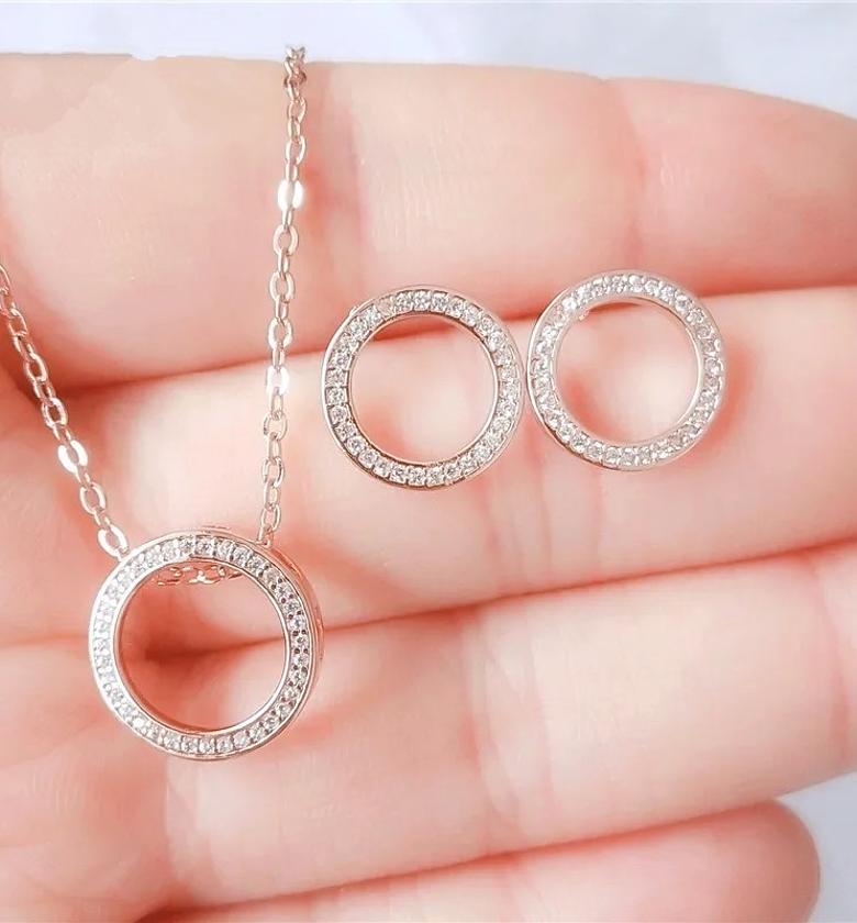 Round Cubic Zirconia set image