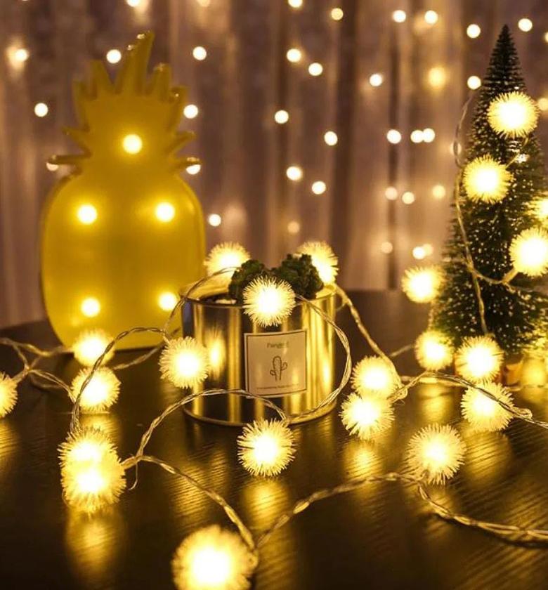 Spikes shaped christmas lights. image