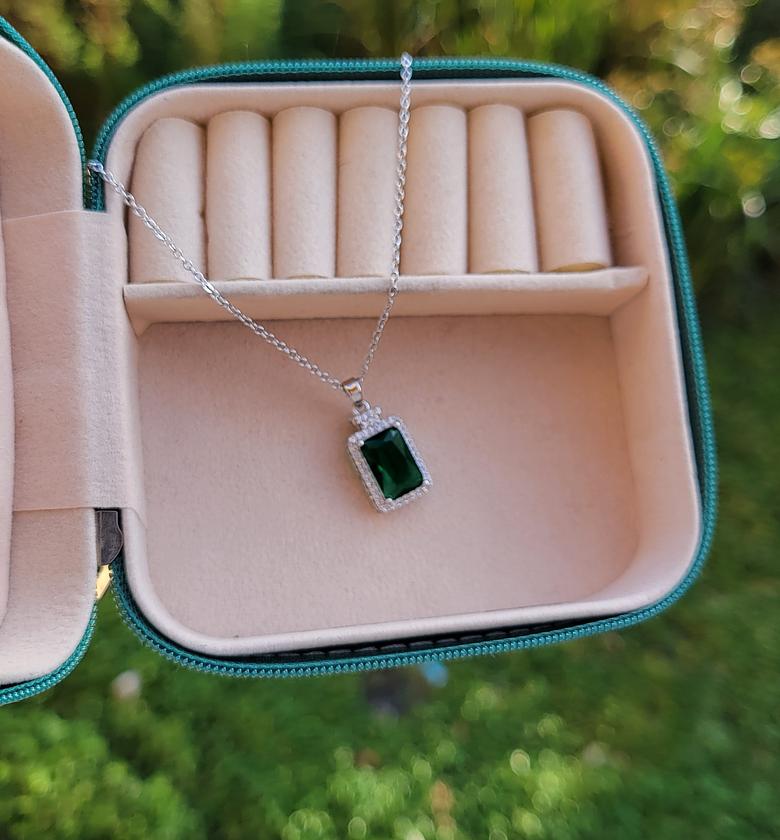 Emerald necklace  image